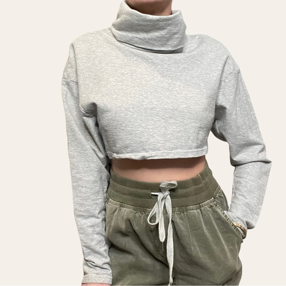 Shein Grey Turtleneck Crop 💕 - Picture 1 of 2